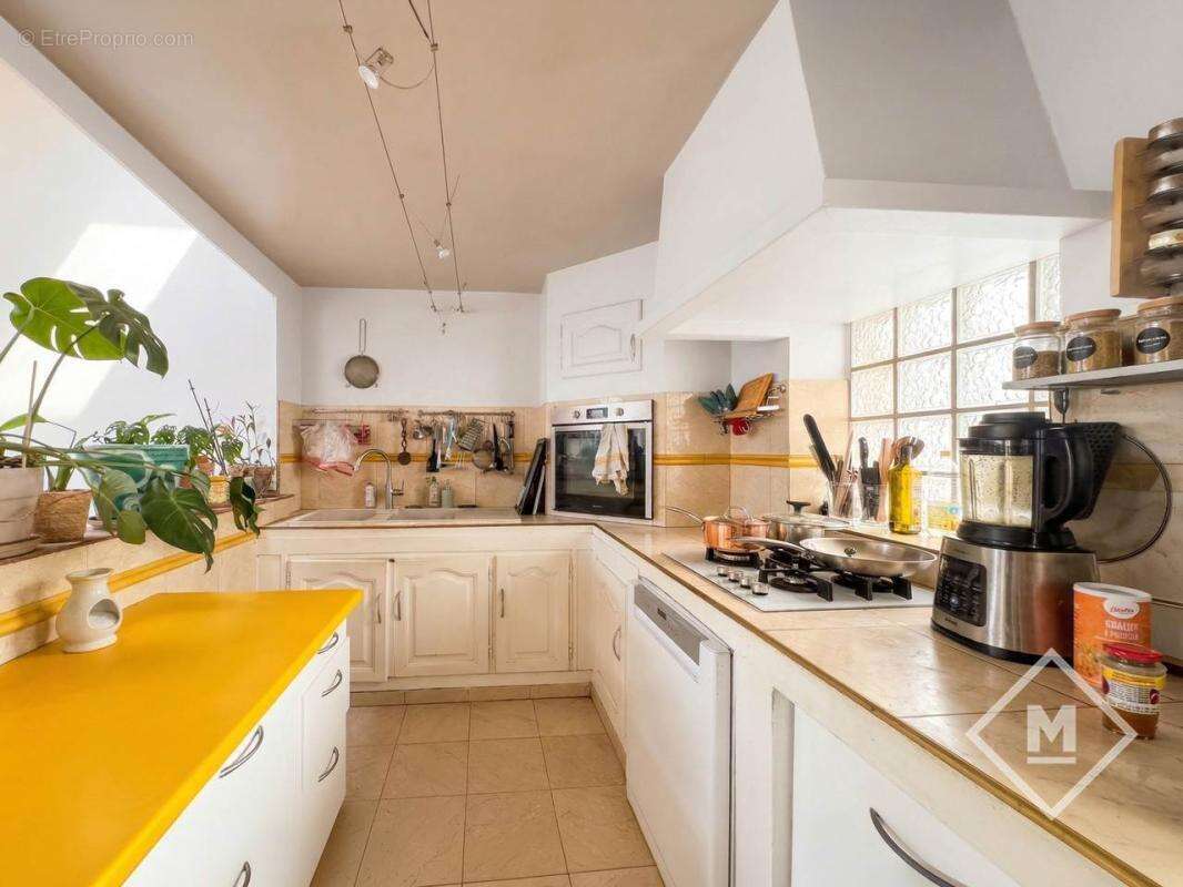 Appartement à MARSEILLE-4E