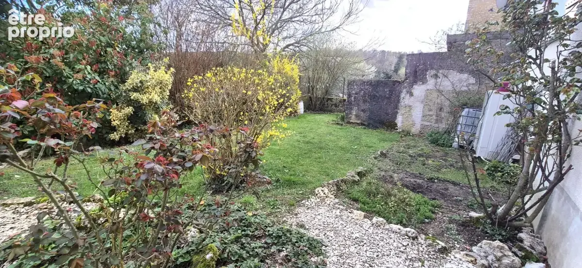 Belle Maison de Village et de Caractère de 1815 de 155 m² Rénover et Entretenue avec Goût avec sa Cour avant et Terrasse de 115  - photo 5