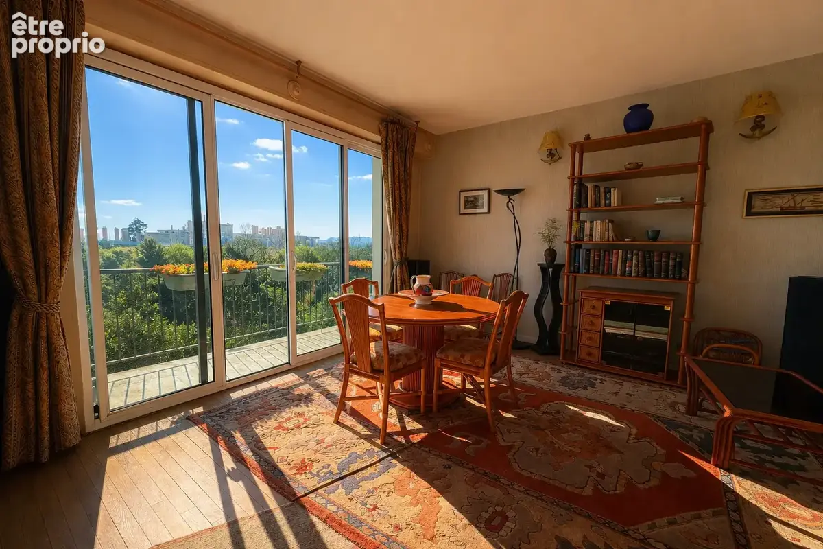 Appartement Hyper Centre, 4 Chambres, 105m2, dernier étage avec extérieur - photo 4