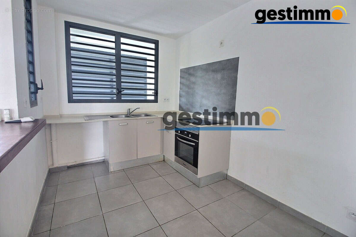 Appartement à REMIRE-MONTJOLY