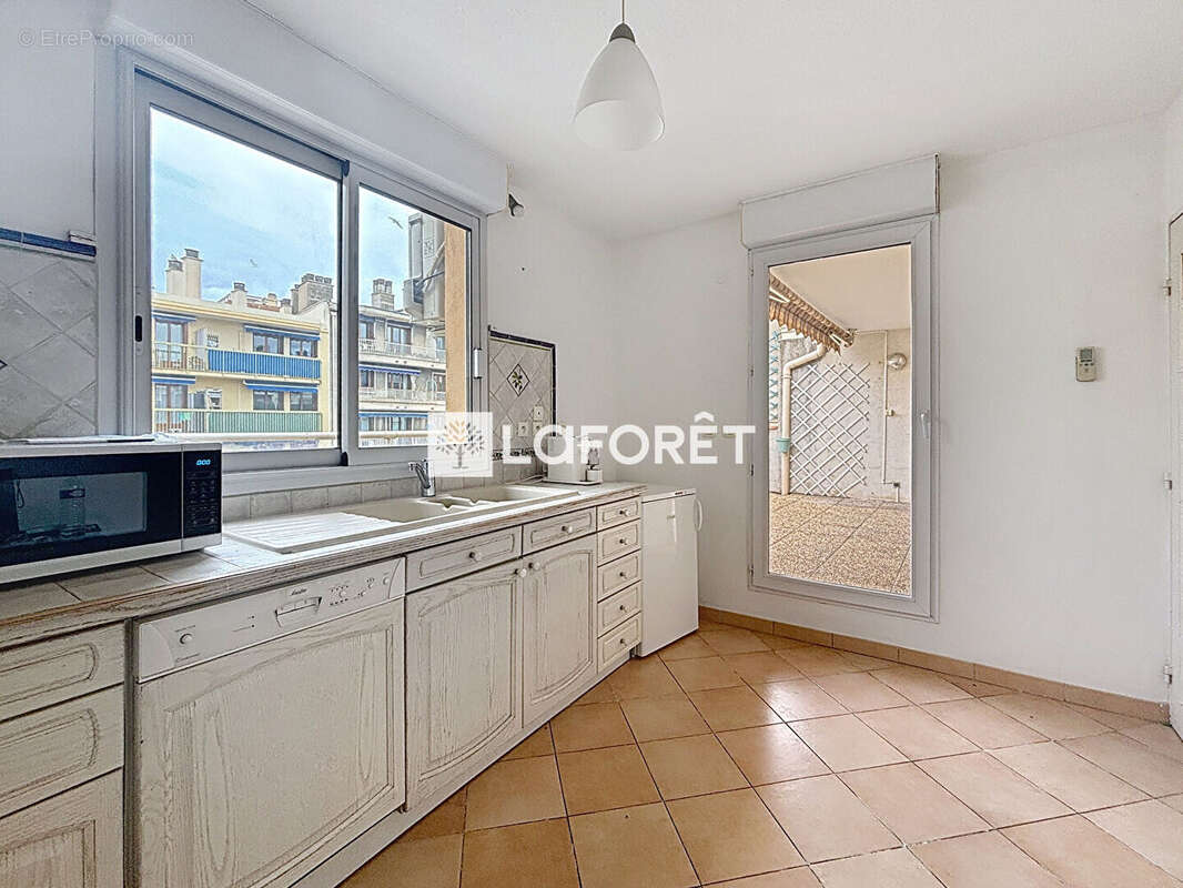 Appartement à MARSEILLE-5E