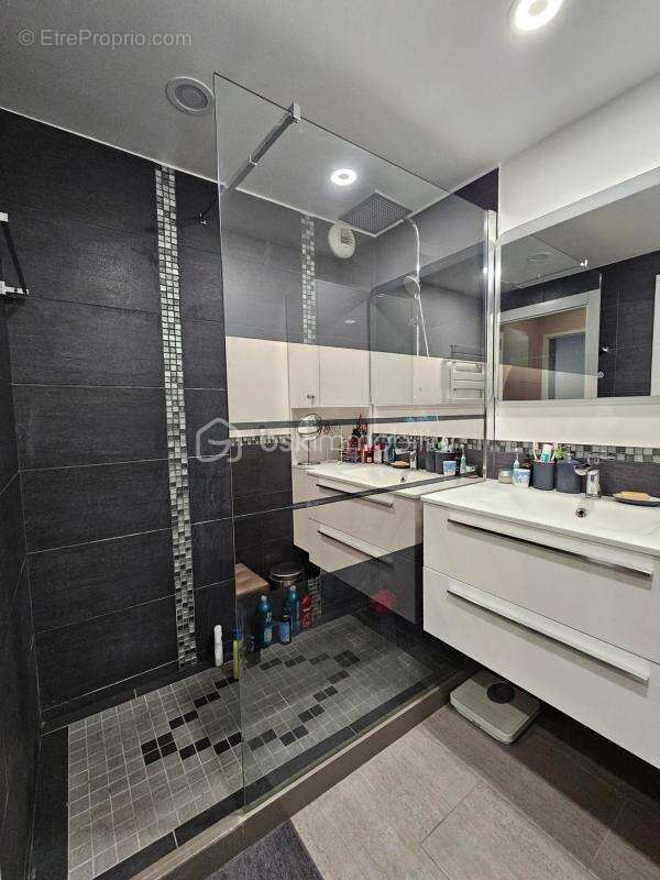 Appartement à VAUJOURS