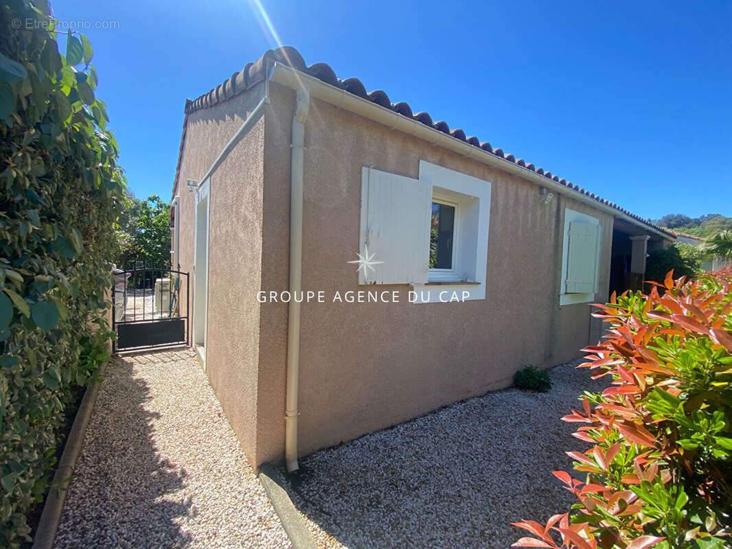 Maison à ROQUEBRUNE-SUR-ARGENS