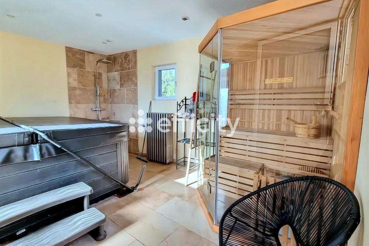 Appartement à CLUNY