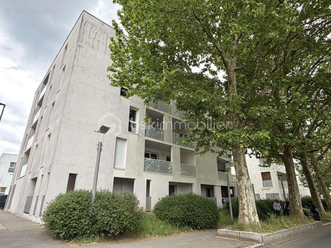 Rouen 76100 - Appartement T3 dans résidence moderne - une place de parking, terrasse, deux chambres - photo 3