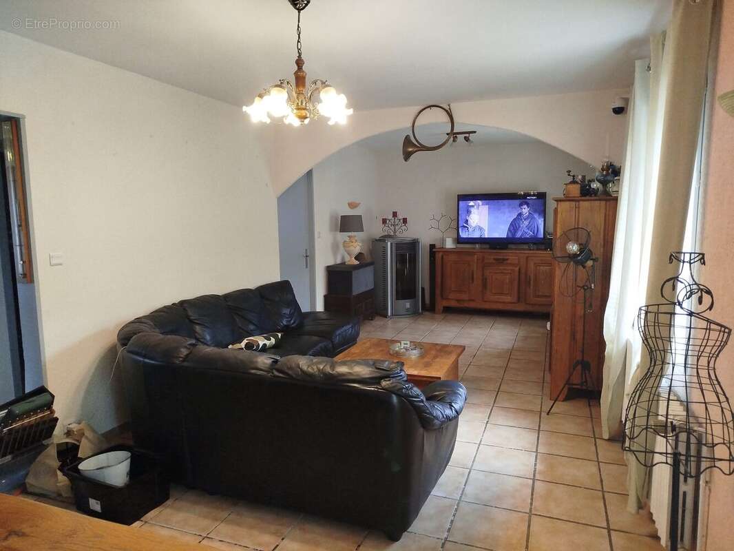 Maison à BESSE-ET-SAINT-ANASTAISE