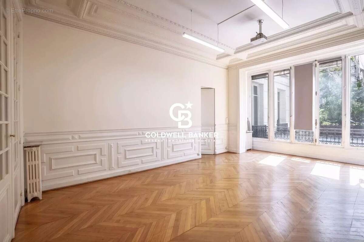 Appartement à PARIS-8E