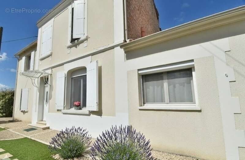 Maison à SAINT-YRIEIX-SUR-CHARENTE