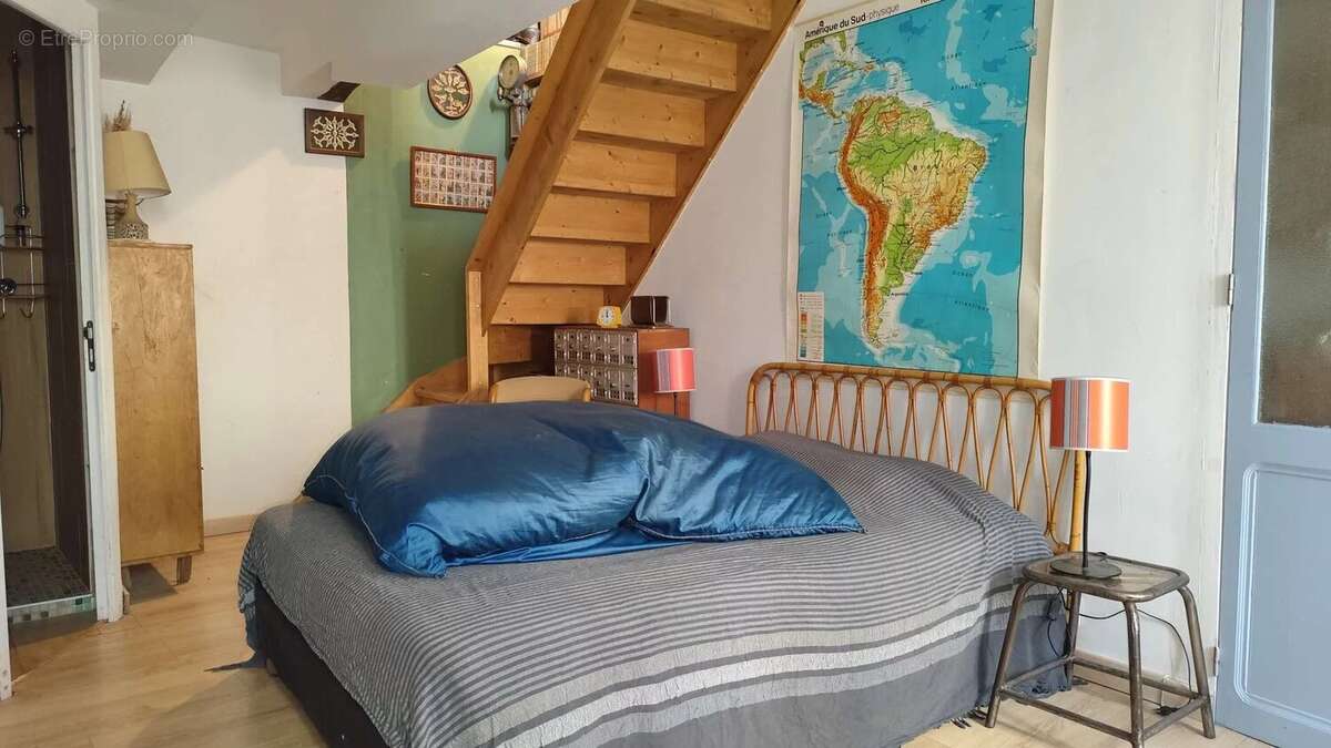 Appartement à PUGET-THENIERS