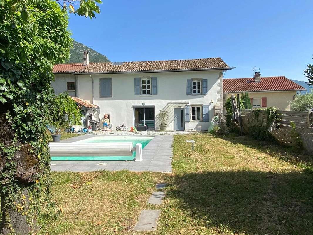 Maison à VEUREY-VOROIZE