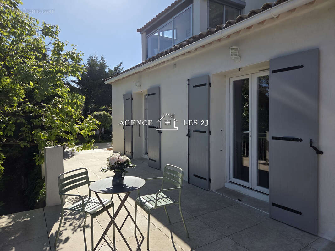 Les Caillols   Marseille 11e   Villa 6 pièces de 119 m2 avec vue dégagée - photo 3