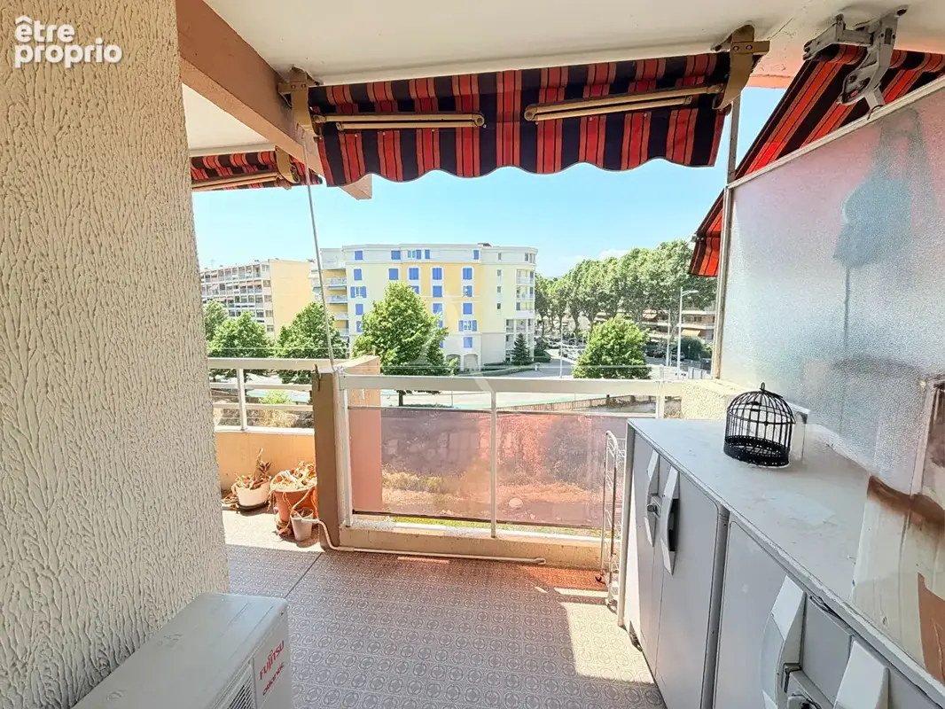 CAGNES SUR MER  BEAU  F1 avec belle Terrasse Parking Cave 35 m2 près de la mer - photo 8