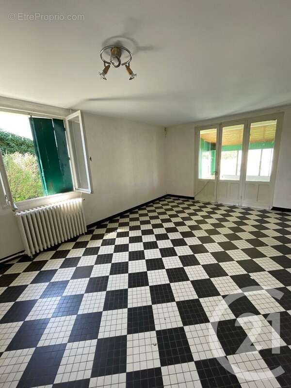 Maison à LES EGLISOTTES-ET-CHALAURES