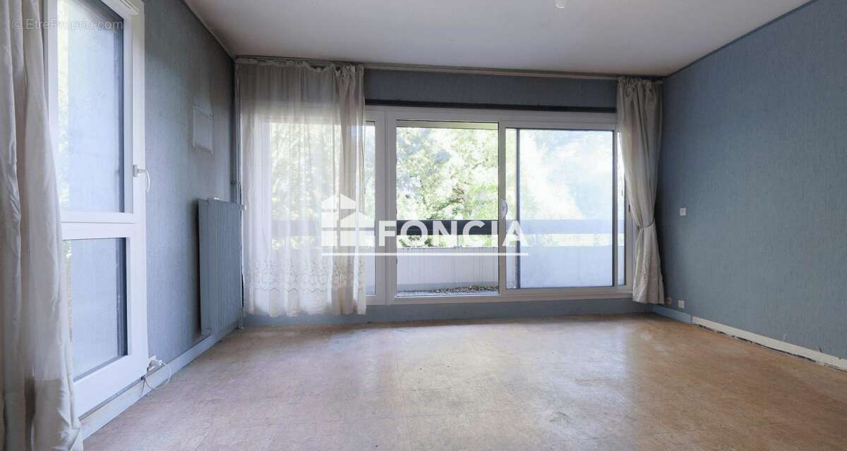 Appartement à LE COUDRAY-MONTCEAUX