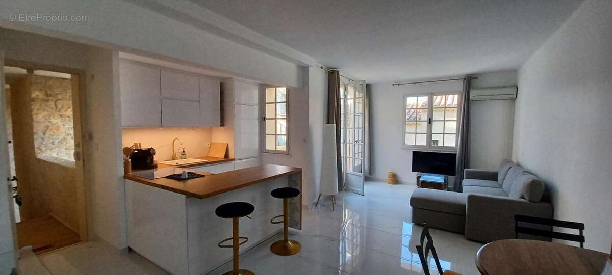 Appartement à SAINT-CYR-SUR-MER