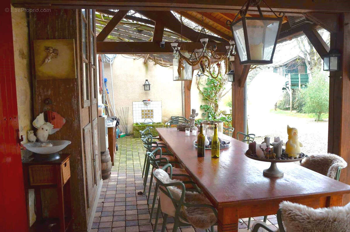 Propriété d'exception au Châtelet : 3,5 ha de nature avec piscine ! - photo 4