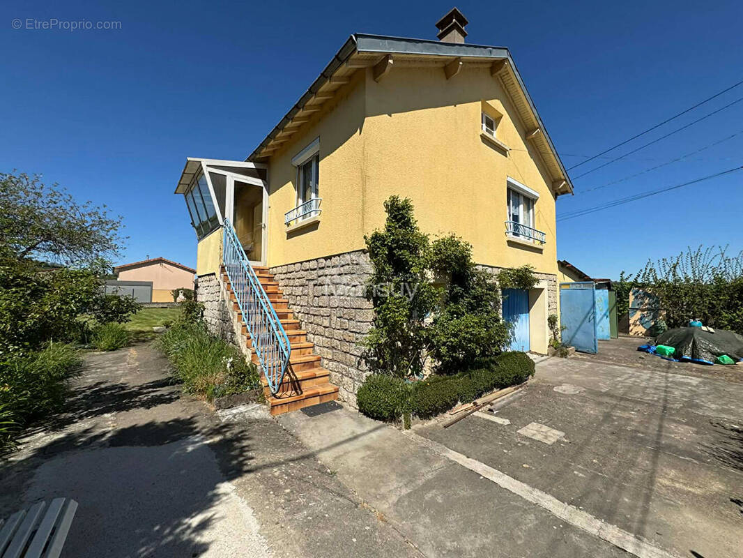 Maison à DUGNY-SUR-MEUSE
