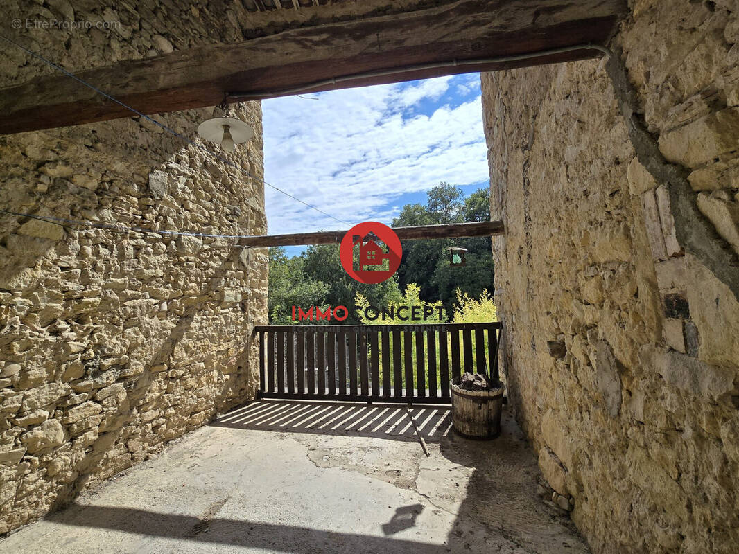 Maison à SAINT-MARCEL-DE-CAREIRET