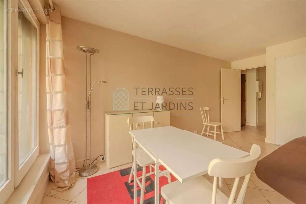 Appartement à PARIS-19E