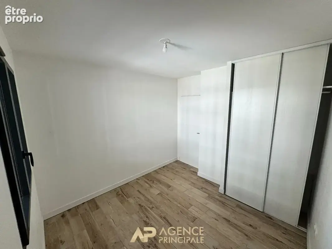 Appartement Type 4 / Terrasse / Parking / Cave - proche mer - La Rochelle - photo 11