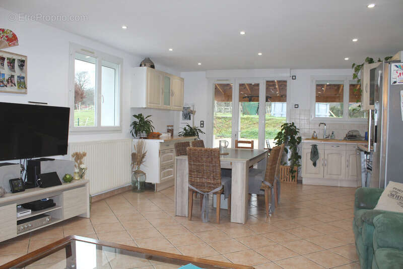 Maison à CHAVANNES-SUR-SURAN