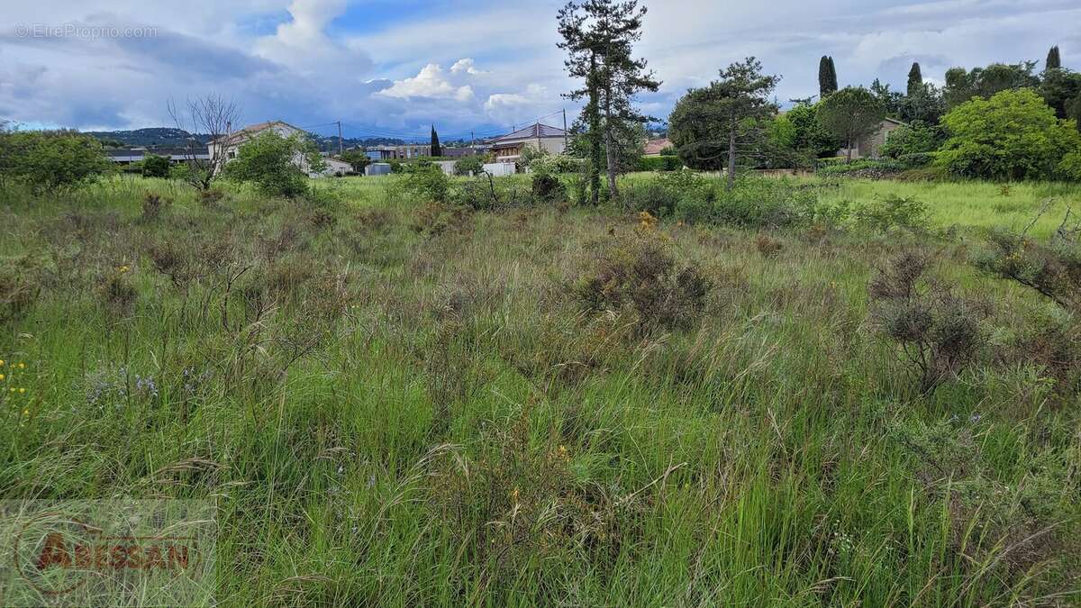 Terrain 1255 m² à Saint-Etienne-De-Fontbellon  - photo 6