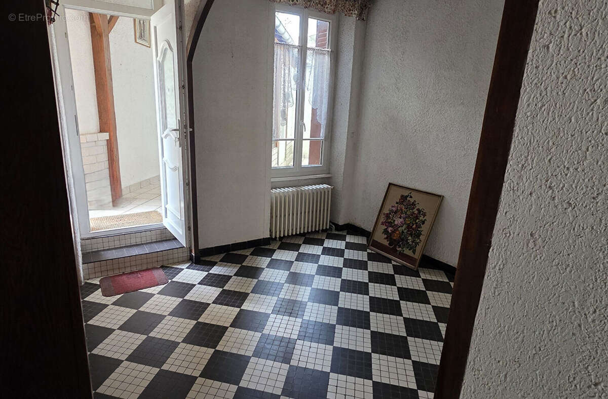 Appartement à LE MAYET-DE-MONTAGNE