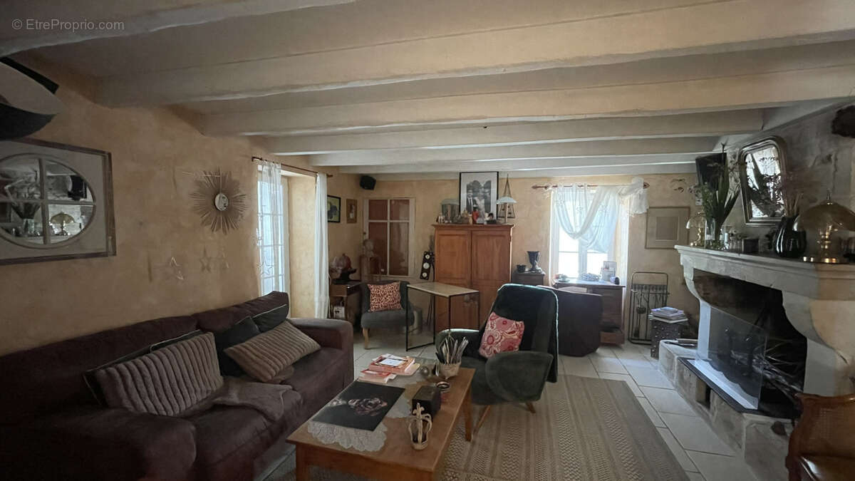 Maison ancienne, 157m2, FRONTENAY-ROHAN-ROHAN - photo 2