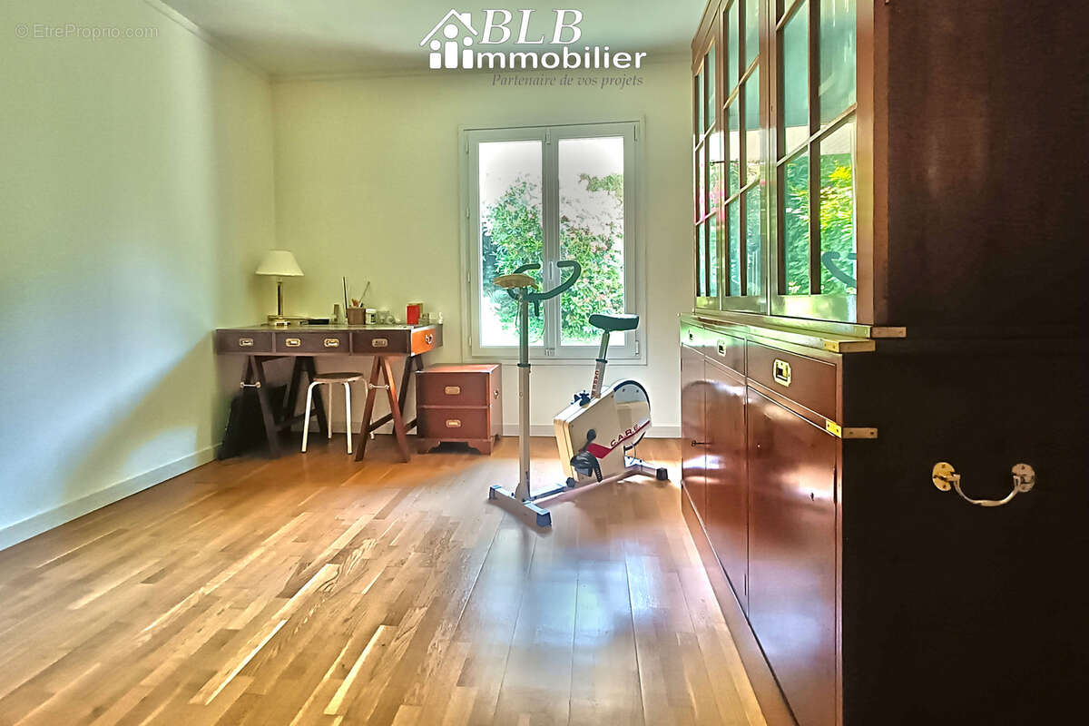 Maison à LE PERRAY-EN-YVELINES