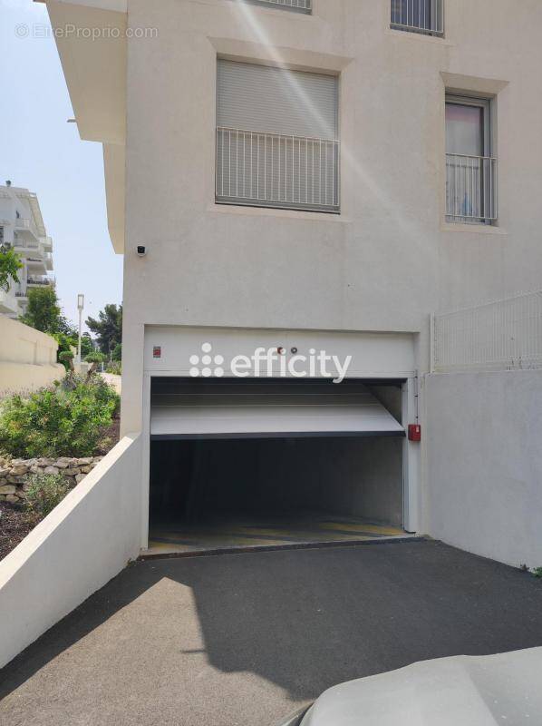 Parking à MARSEILLE-9E