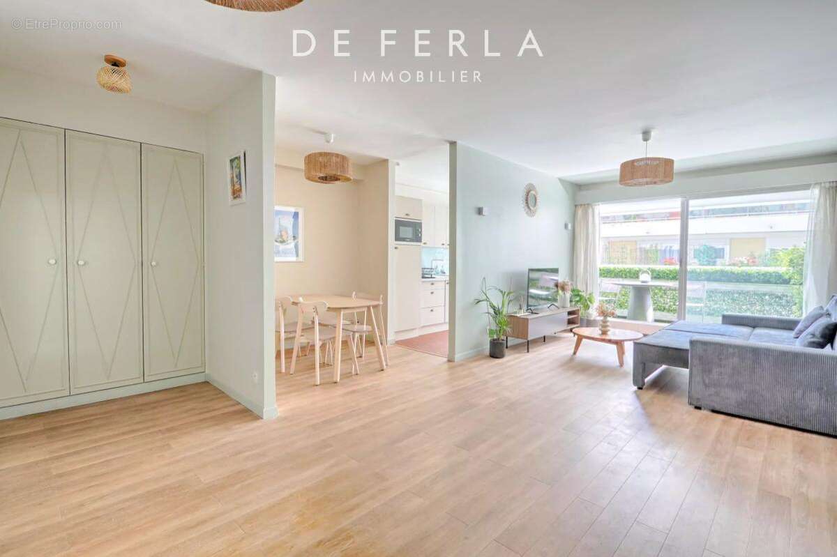 Appartement à PARIS-7E
