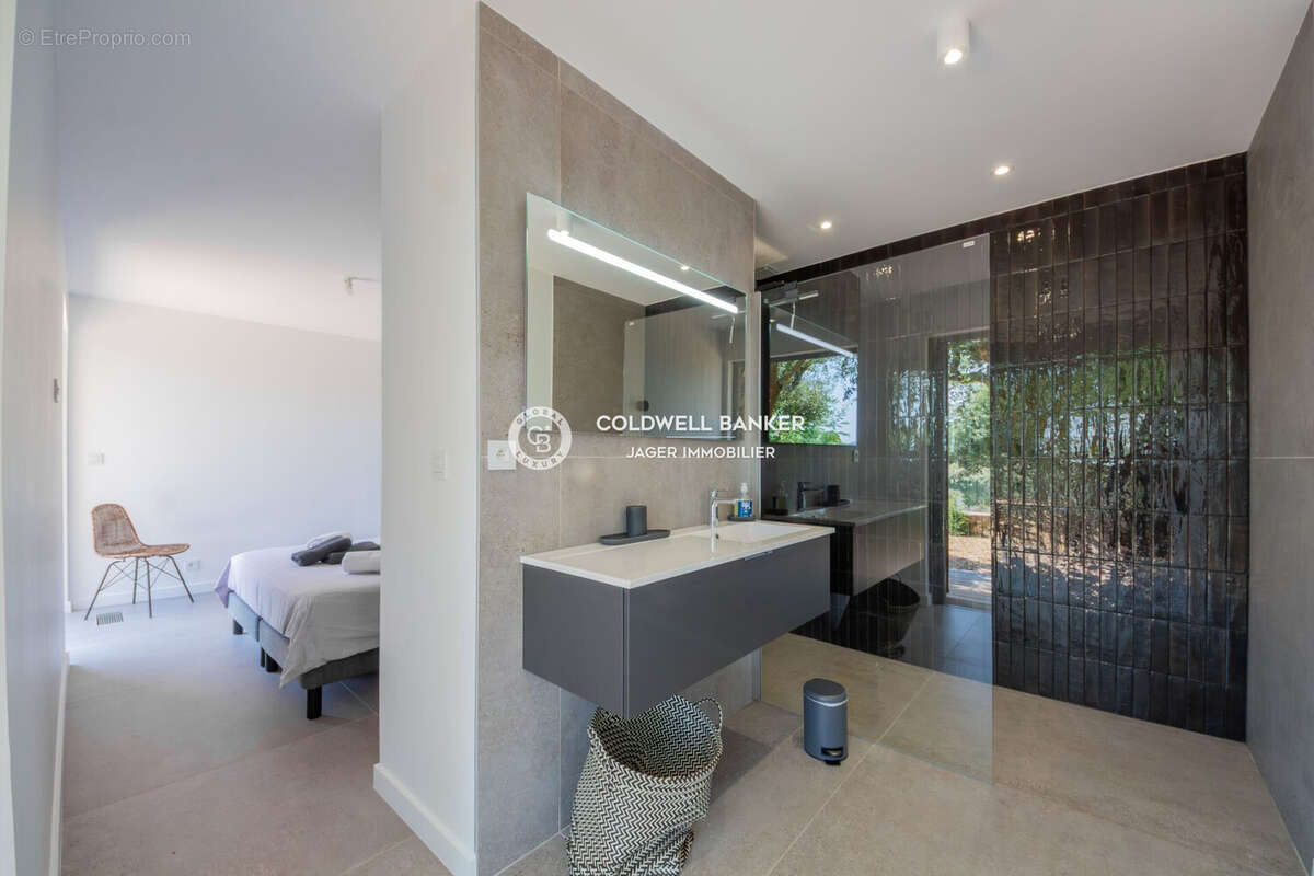 Maison 171 m² à Grimaud  - photo 8