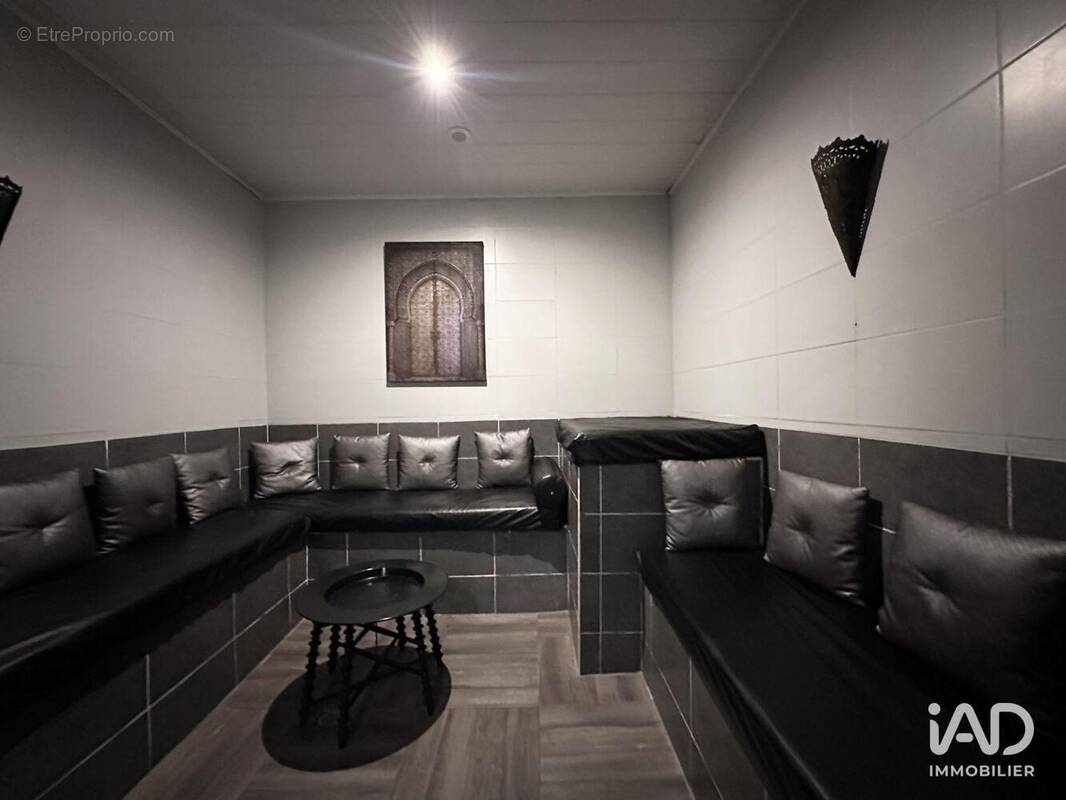 Photo 1 - Commerce à ELANCOURT