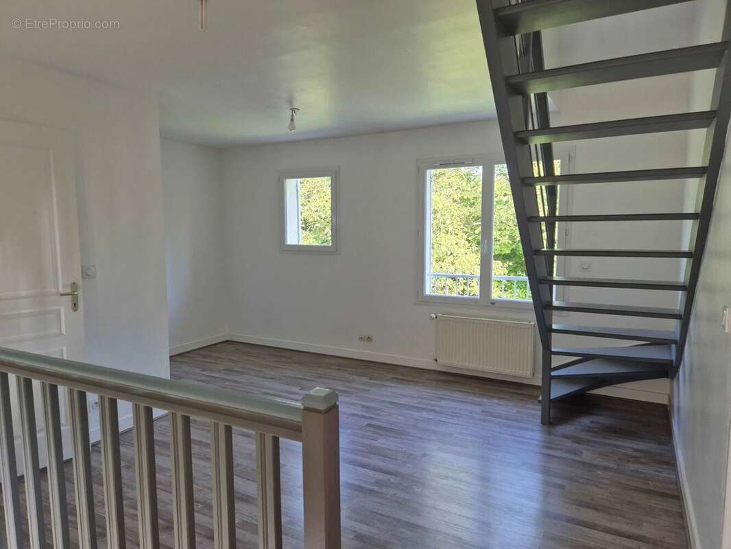 Maison à LE MESNIL-SAINT-DENIS