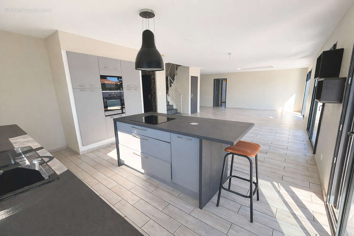 Maison à MONTELIMAR