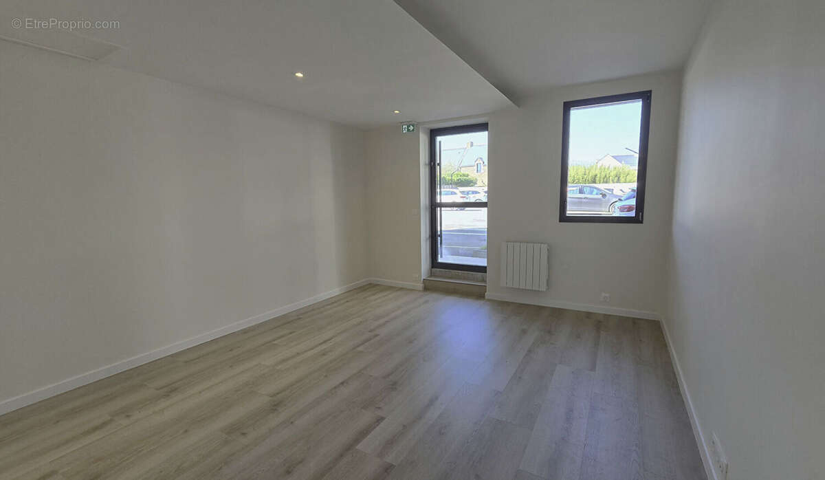 Commerce à PLOUHARNEL