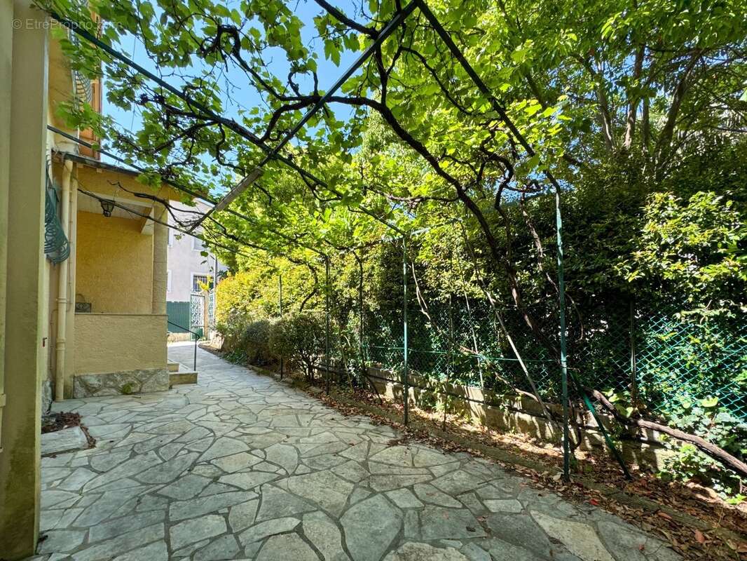 VILLEFRANCHE-SUR-MER – Dans un Écrin de Verdure - photo 10