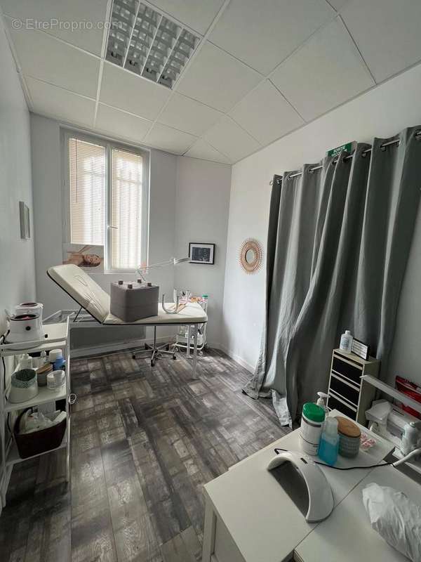 Photo 3 - Commerce à TARARE