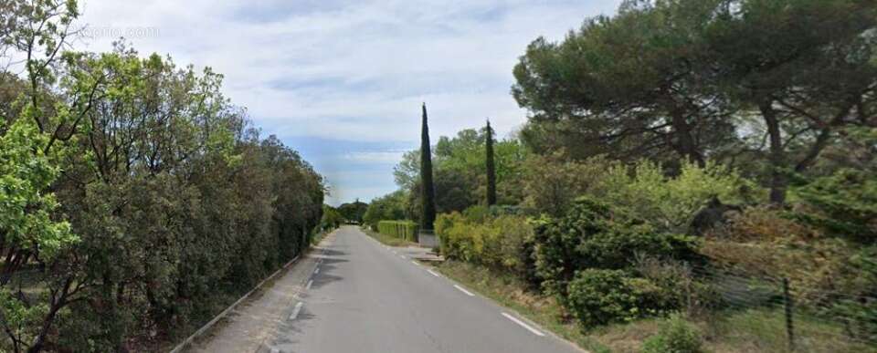 Terrain à CABRIERES-D'AVIGNON