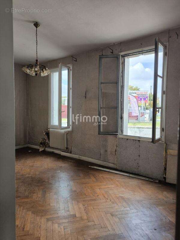 Commerce à SAINT-LOUBES