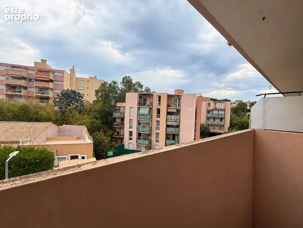 Deux pieces traversant avec terrasse et balcon - photo 9