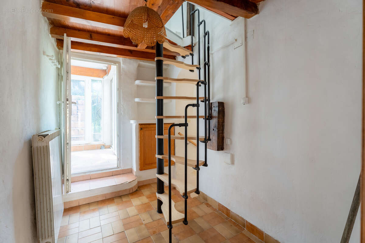 Maison à SIMIANE-COLLONGUE