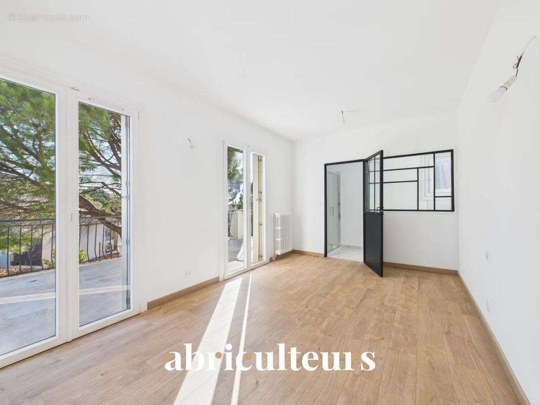 Belle maison T4 avec possibilité d'aménagement, terrasses et jardin à Eguilles (13510) - photo 9