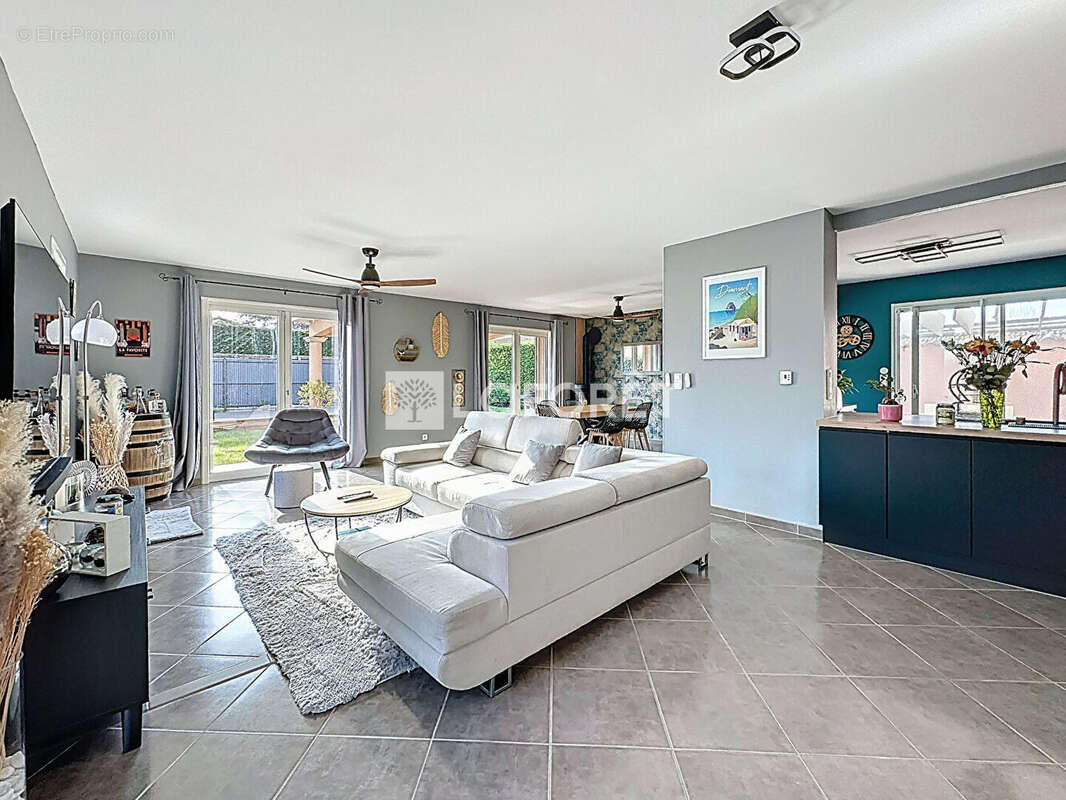 Maison à SAINT-ETIENNE-SUR-CHALARONNE