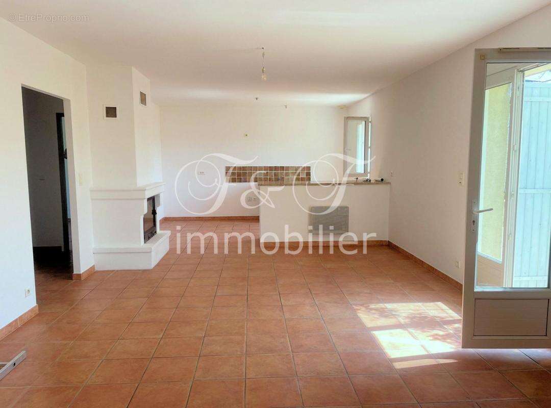 Maison à SAINT-SATURNIN-LES-APT