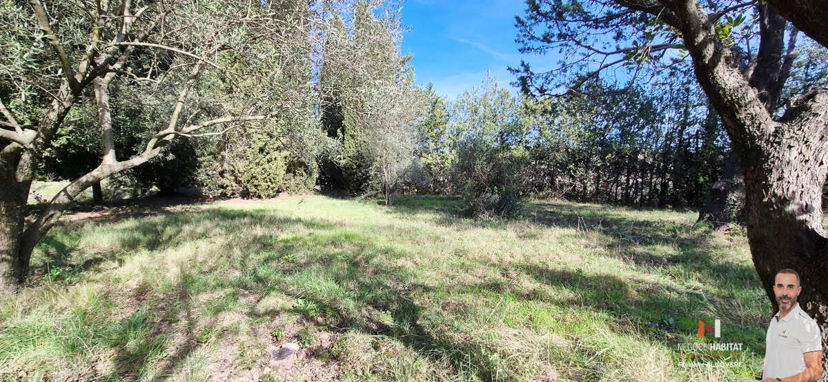Terrain à NEBIAN