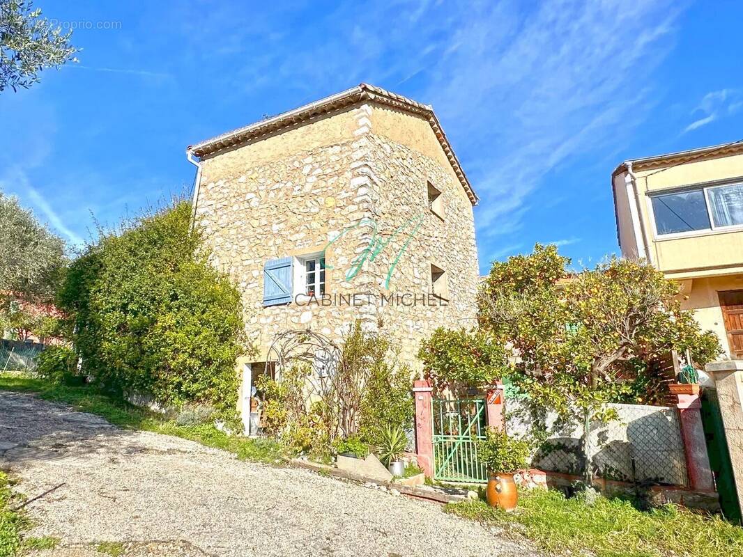 Maison à ROQUEFORT-LES-PINS