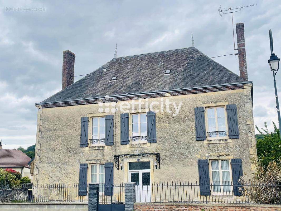 Maison à SAINT-GERMAIN-DE-LA-COUDRE