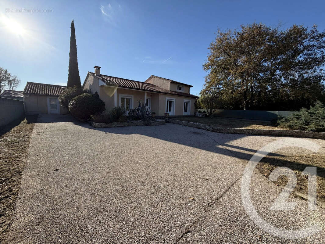 Maison à PINS-JUSTARET