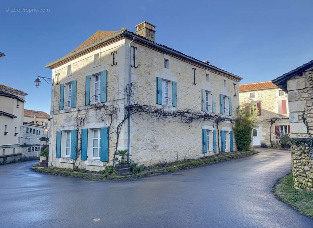 Maison à BOURROU